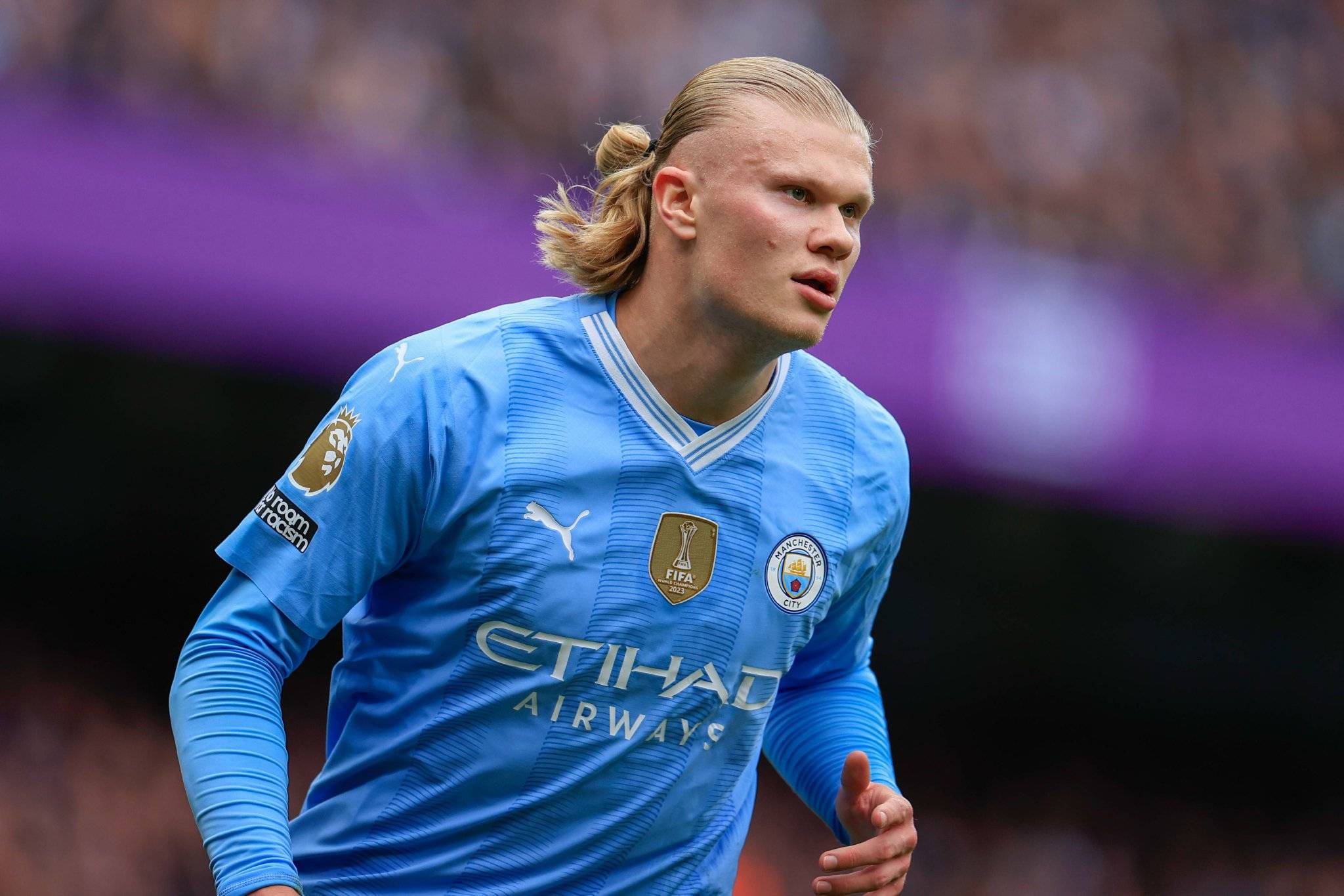 库里发挥神勇，内外开花助力勇士（库里火力全开，里突外投助推勇士取胜）