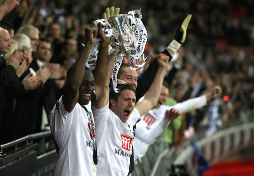 名记：尼克斯、勇士等队有意字母哥，后者希望去大城市&争冠球队（名记：尼克斯、勇士等队追逐字母哥，他倾向加盟大城市且具备争冠实力的球队）