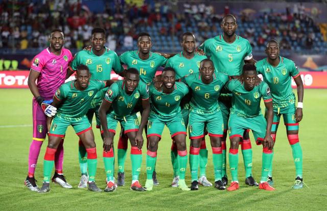 又上头了！克里斯被换下场 替补席摊手疯狂抱怨（又炸了！克里斯被换下后在替补席摊手狂抱怨）