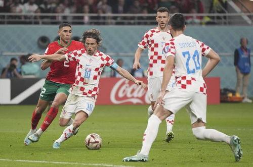 湖人板凳哑火半场仅得7分，马刺三大板凳合砍29分压制湖人