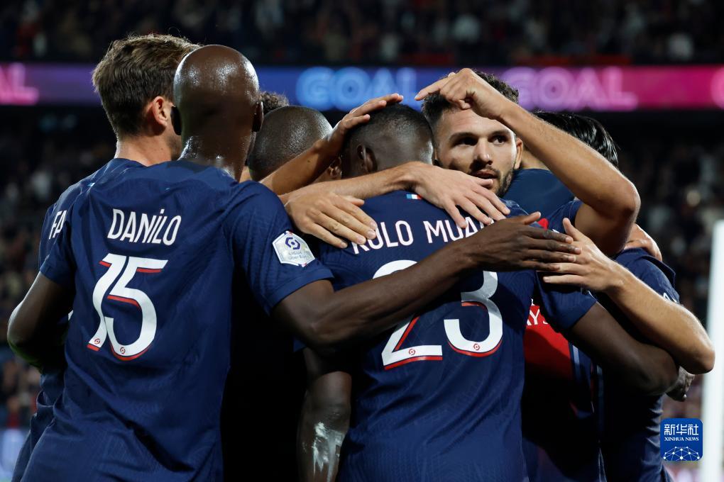 世体：巴萨内部认为凯恩很乐意来到西甲，莱万是一个很好先例