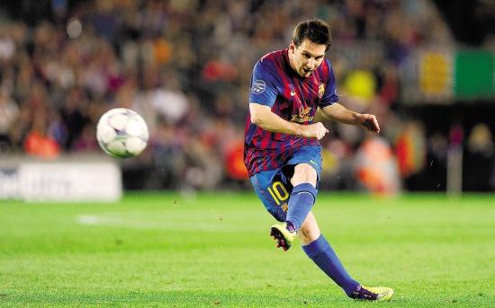 显现功力！新秀奎因弧顶击地妙传阿尔瓦拉多轻松上篮（新秀奎因弧顶击地妙传，阿尔瓦拉多轻松上篮得手）