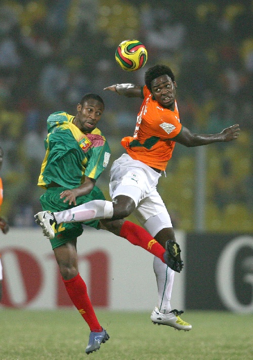 篮球——NBA常规赛：勇士胜独行侠（NBA常规赛：勇士击败独行侠）